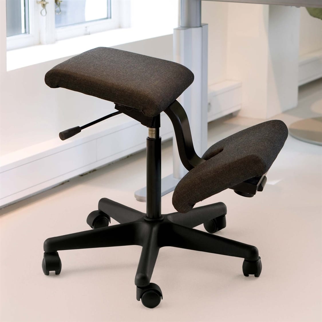 Varier Wing Kneeling Chair Back in Action
